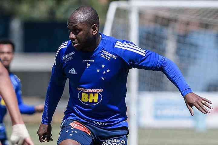 Sassá retorna ao Cruzeiro e promete assumir responsabilidade por gols