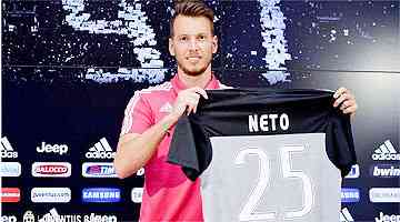 Goleiro Neto chega à Juventus e assina contrato por quatro anos para