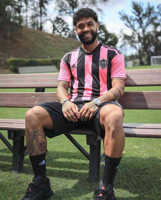 Jogadores Do Atl Tico Posam Nova Camisa Rosa Do Clube Superesportes