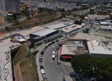 Rua Cristina Maria de Assis fica no bairro Califórnia, em Belo Horizonte, e dá acesso à portaria do canteiro de obras do novo estádio do Galo