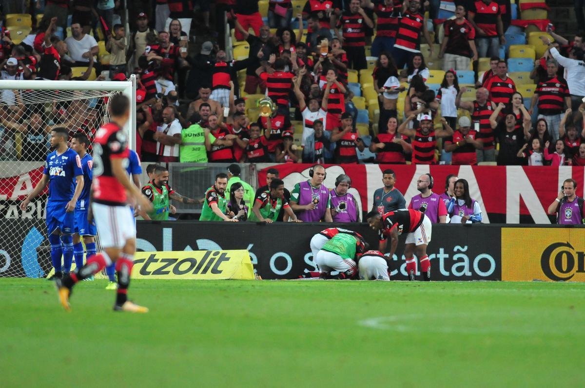 No segundo tempo, Flamengo saiu na frente, com Lucas Paquet. Aos 38, Arrascaeta empatou e fez a alegria da torcida cruzeirense no Maracan