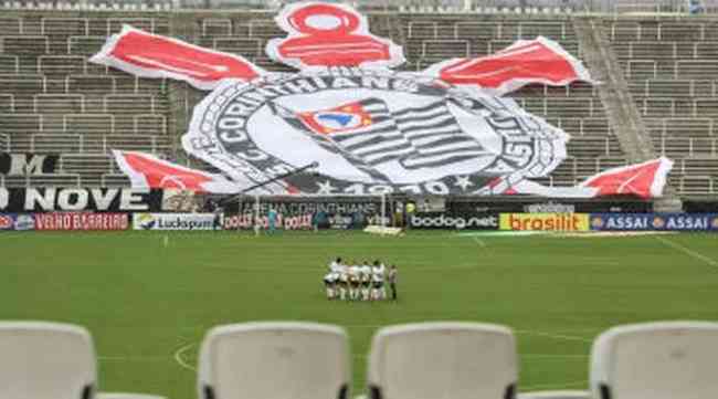 Corinthians vive dificuldade financeira, mas segue contratando