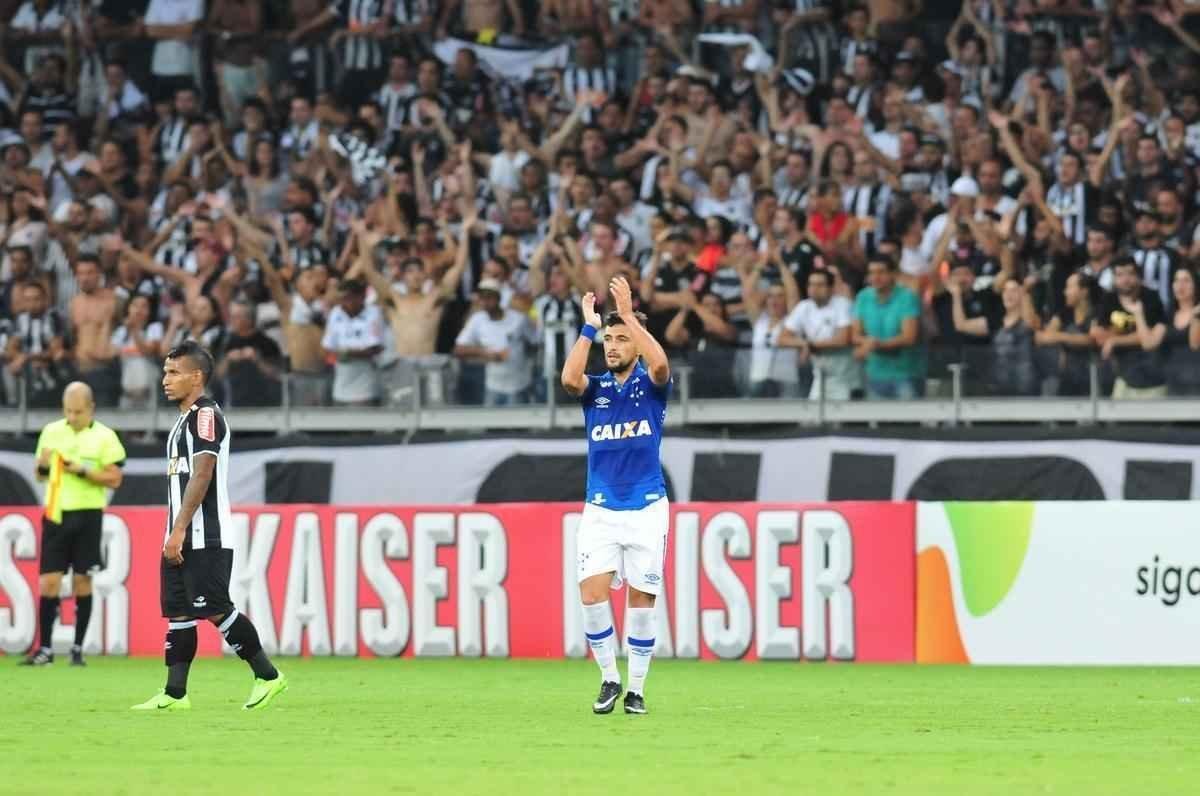 Arrascaeta colocou o Cruzeiro em vantagem no clssico aos 27 minutos do primeiro tempo