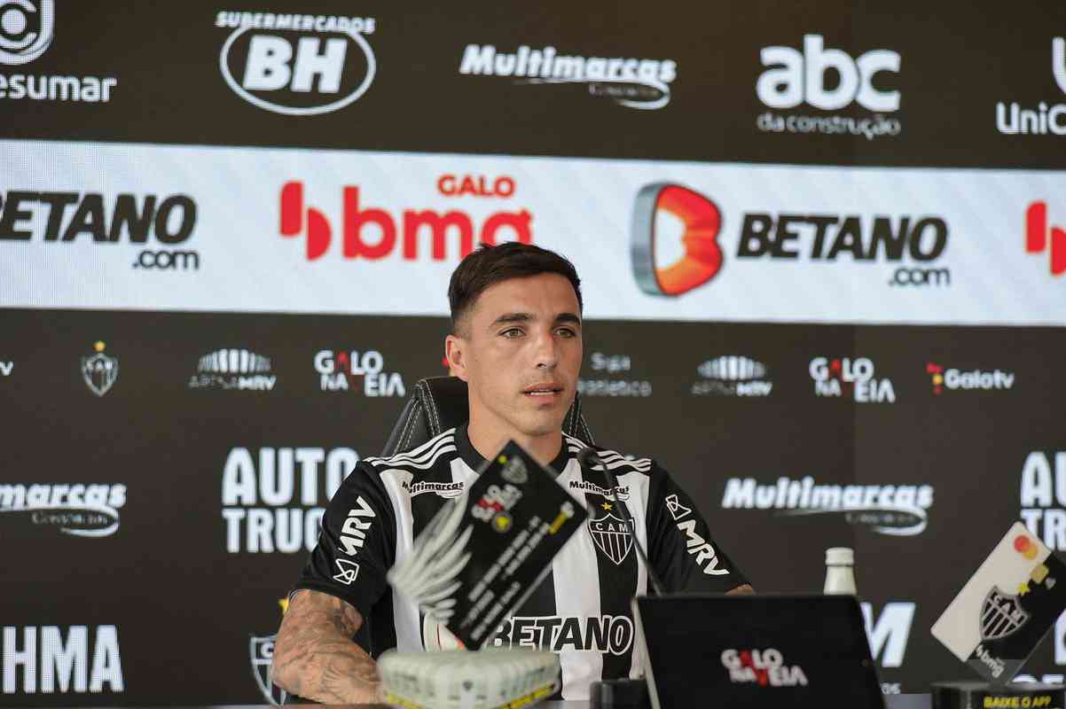 Saravia foi apresentado oficialmente pelo Atltico nesta sexta-feira (17/2), na Cidade do Galo. Lateral-direito argentino tem 29 anos.