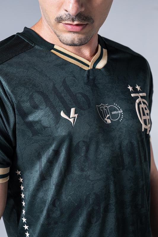 Fotos do modelo vencedor do Camisa Cento e Deca, concurso realizado em homenagem aos 110 anos de histria do Amrica