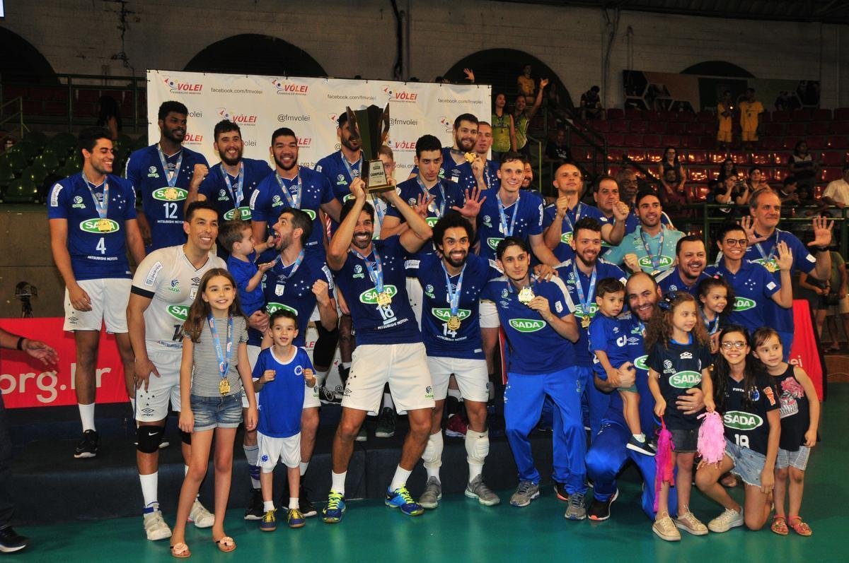Festa dos campees do Cruzeiro no Ginsio do Riacho; Minas ficou com a medalha de prata