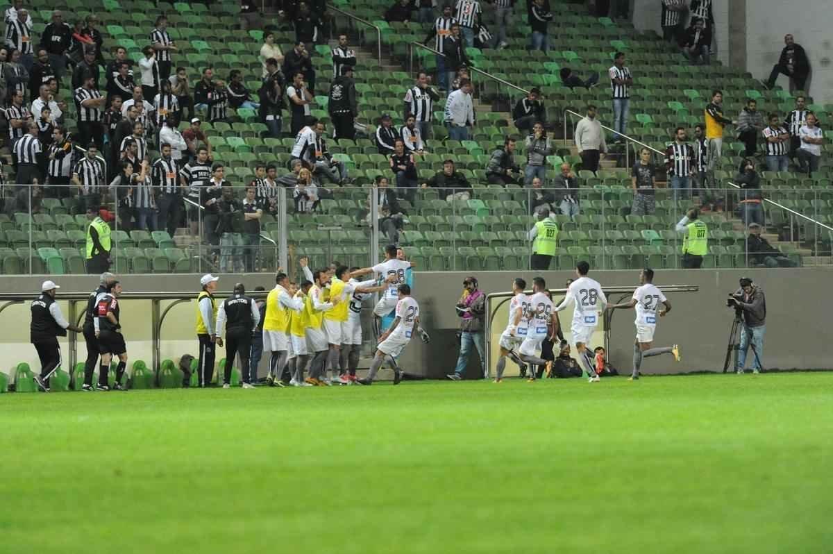 Atltico e Santos se enfrentaram, no Independncia, pela 13 rodada do Campeonato Brasileiro