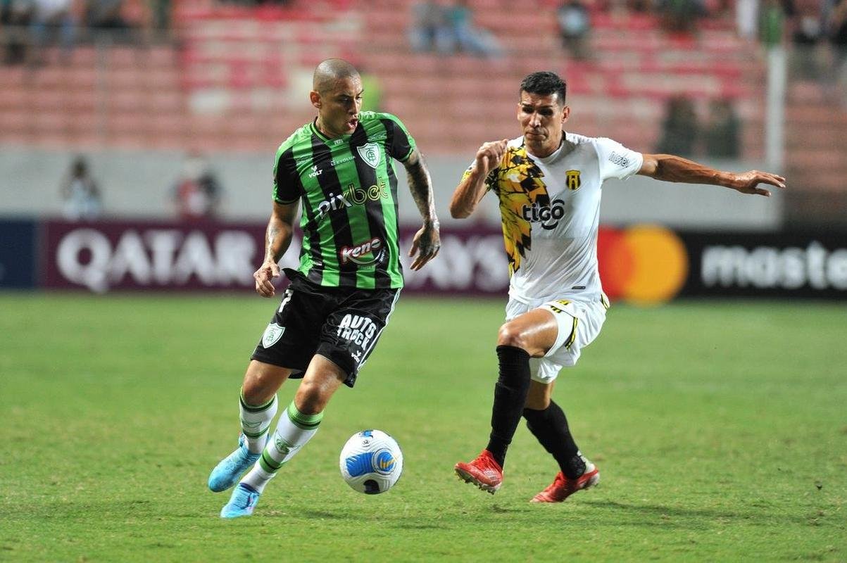 Fotos do jogo entre Amrica e Guaran do Paraguai, no Independncia, em BH, pela segunda fase da Copa Libertadores
