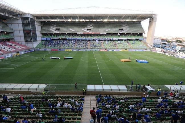 Fotos da torcida do Cruzeiro na vitria do time por 3 a 0 sobre a URT, no Independncia, pela primeira rodada do Campeonato Mineiro. Ronaldo, dono de 90% da SAF cruzeirense, esteve presente e foi ovacionado pelo pblico