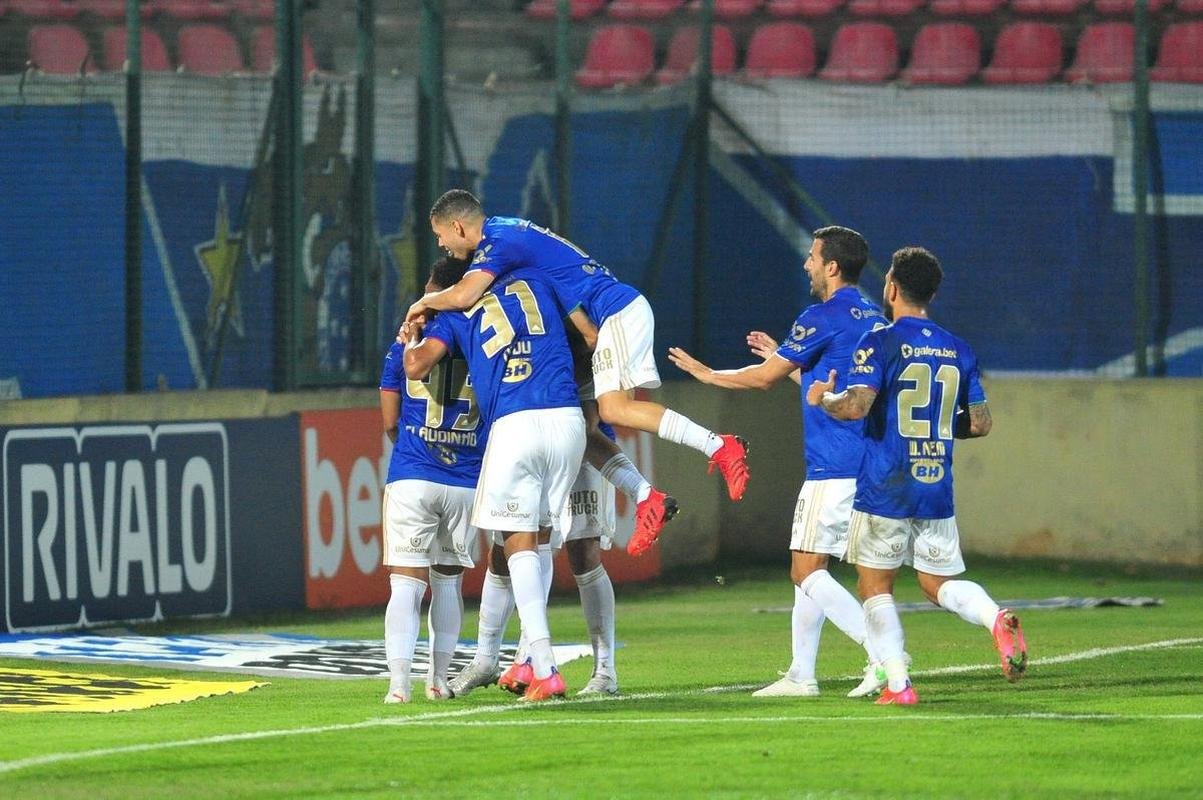 Imagens de Cruzeiro x Operrio, na Arena do Jacar, em Sete Lagoas, pela 24 rodada da Srie B