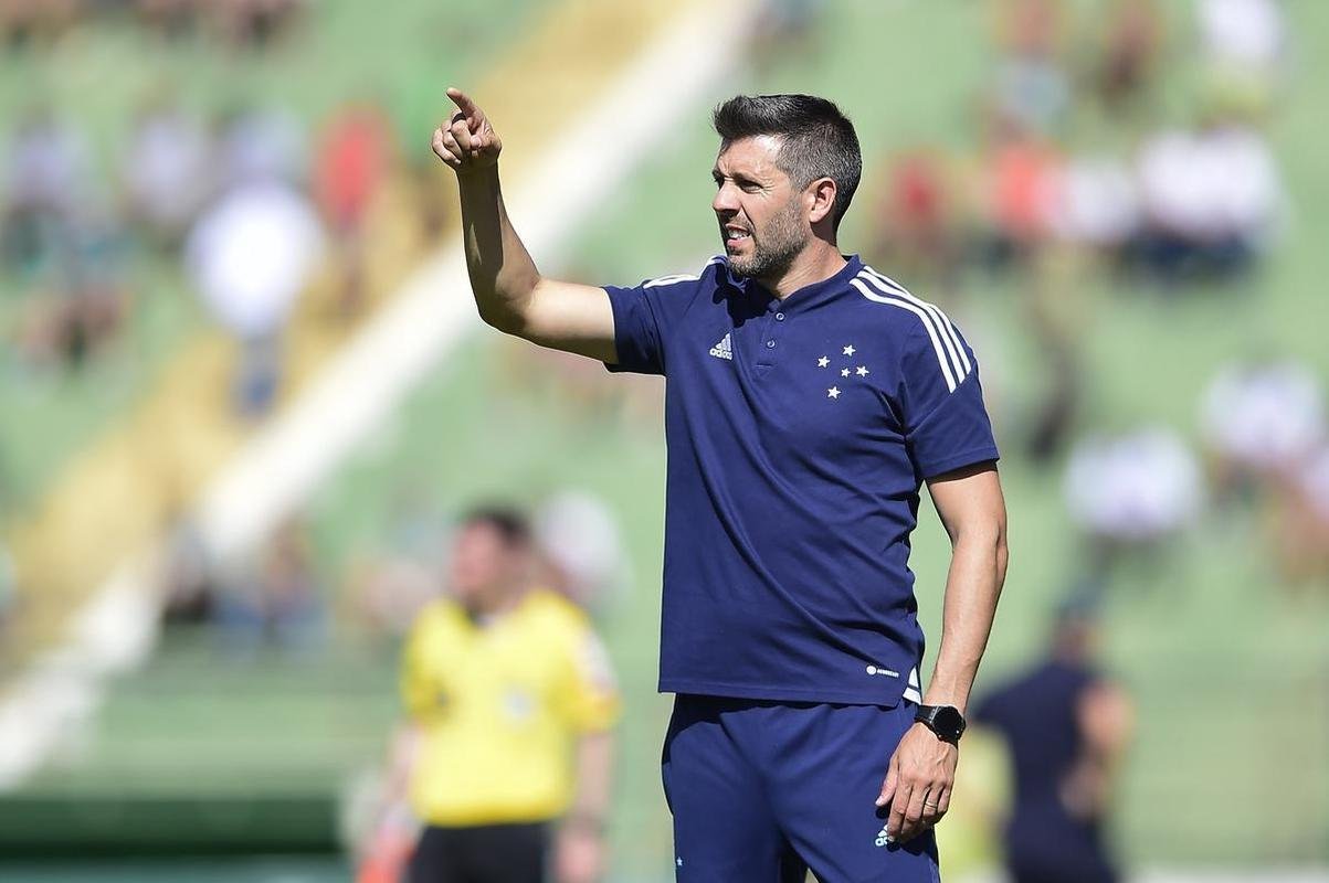 Fotos do jogo entre Guarani e Cruzeiro, no Brinco de Ouro, em Campinas, pela 17 rodada da Srie B do Campeonato Brasileiro