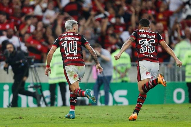 Arrascaeta abriu o placar para o Flamengo: 1 a 0
