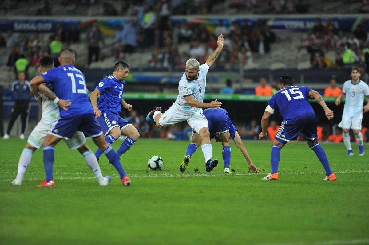Fotos do duelo entre Argentina e Paraguai, no Mineiro, pela Copa Amrica