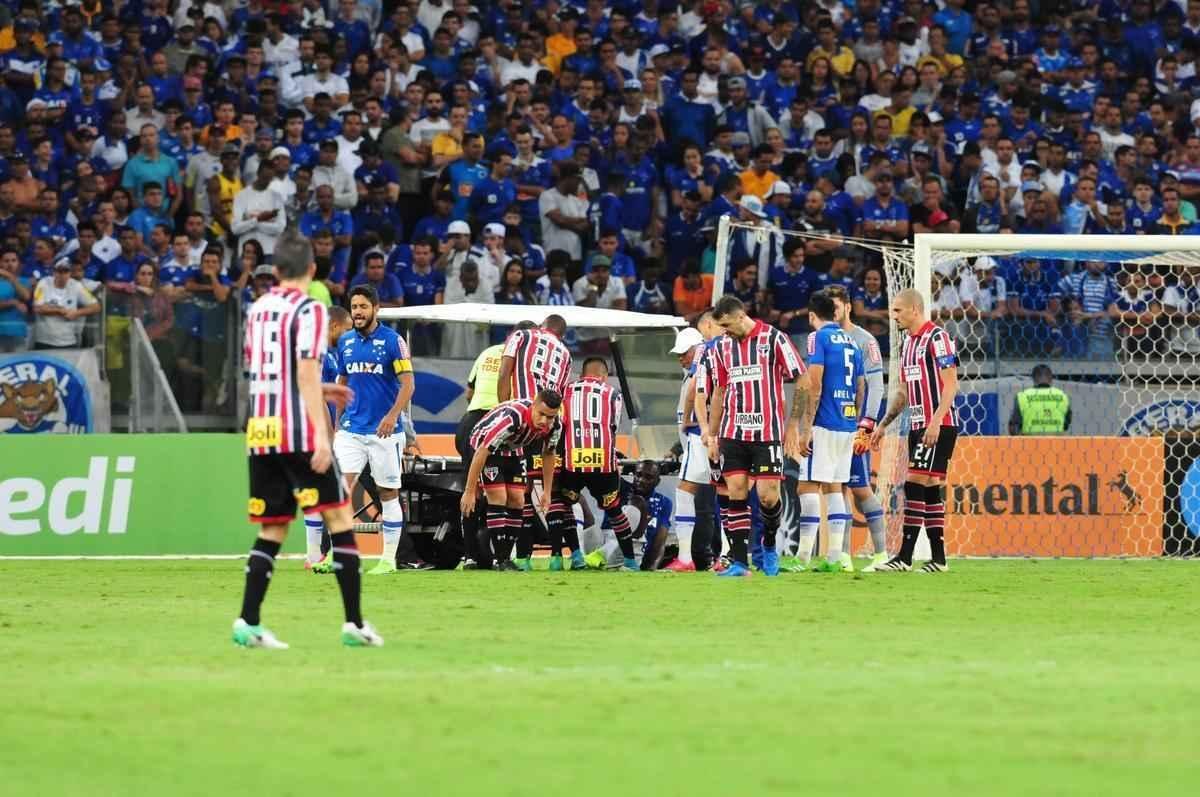 Cruzeiro perde por 2 a 1, mas gol de Thiago Neves assegura classificao s oitavas de final