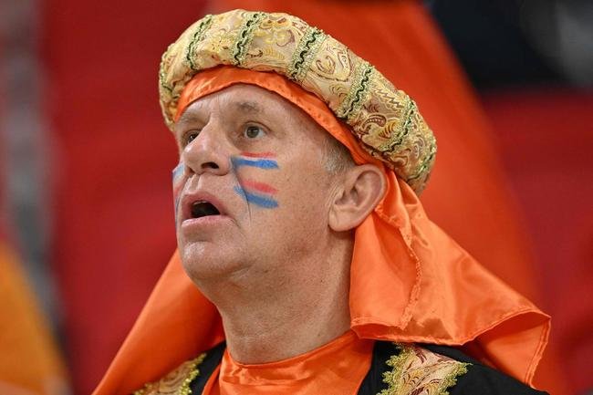 Fotos dos torcedores de Senegal e Holanda durante jogo pelo Grupo A da Copa do Mundo.