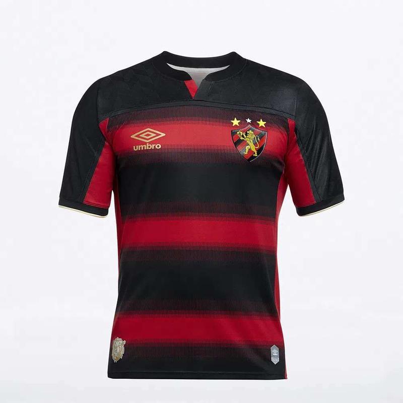 Na segunda leva da Umbro com o Sport, a camisa rubro-negra da temporada 2020/2021 recebeu transições gradientes e ombros predominantemente pretos.