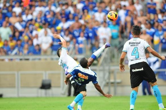 Partida vlida pela 33 rodada do Brasileiro, no Mineiro