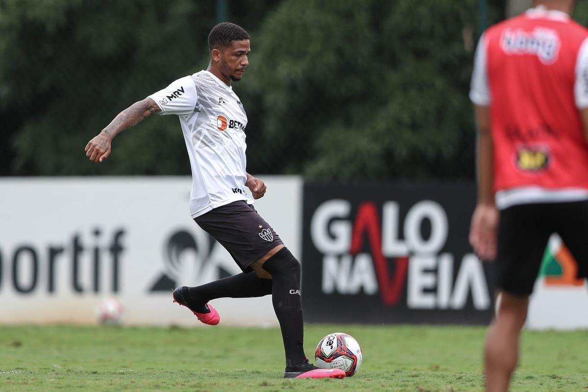 Fotos do treino do Atltico neste sbado, o ltimo de Victor no clube