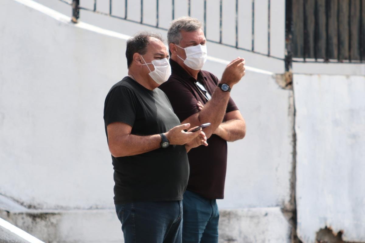 Jogadores do Santa Cruz treinaram no estádio do Arruda, já apresentando trabalhos com bola no gramado, sob a supervisão do técnico Itamar Schülle. Todos os atletas e os membros da comissão técnica seguem submetidos às medidas de afastamento social.