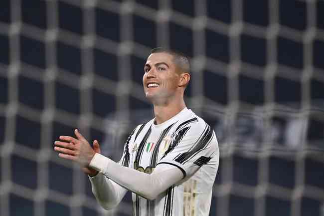 Cristiano Ronaldo tem contrato com a Juventus at 2022 e diz nem pensar em aposentadoria