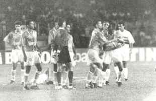1995 - Copa Ouro - Cruzeiro foi campeo, ao vencer o So Paulo na deciso. Imagem da partida diante do So Paulo, no Mineiro, pelo primeiro jogo da final.