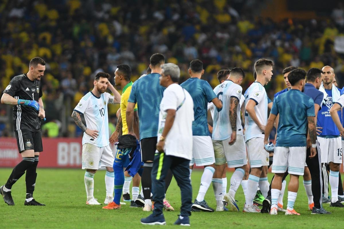 Fotos da vitria do Brasil sobre a Argentina, por 2 a 0, no Mineiro, pela semifinal da Copa Amrica; Gabriel Jesus e Firmino marcaram os gols da seleo em BH