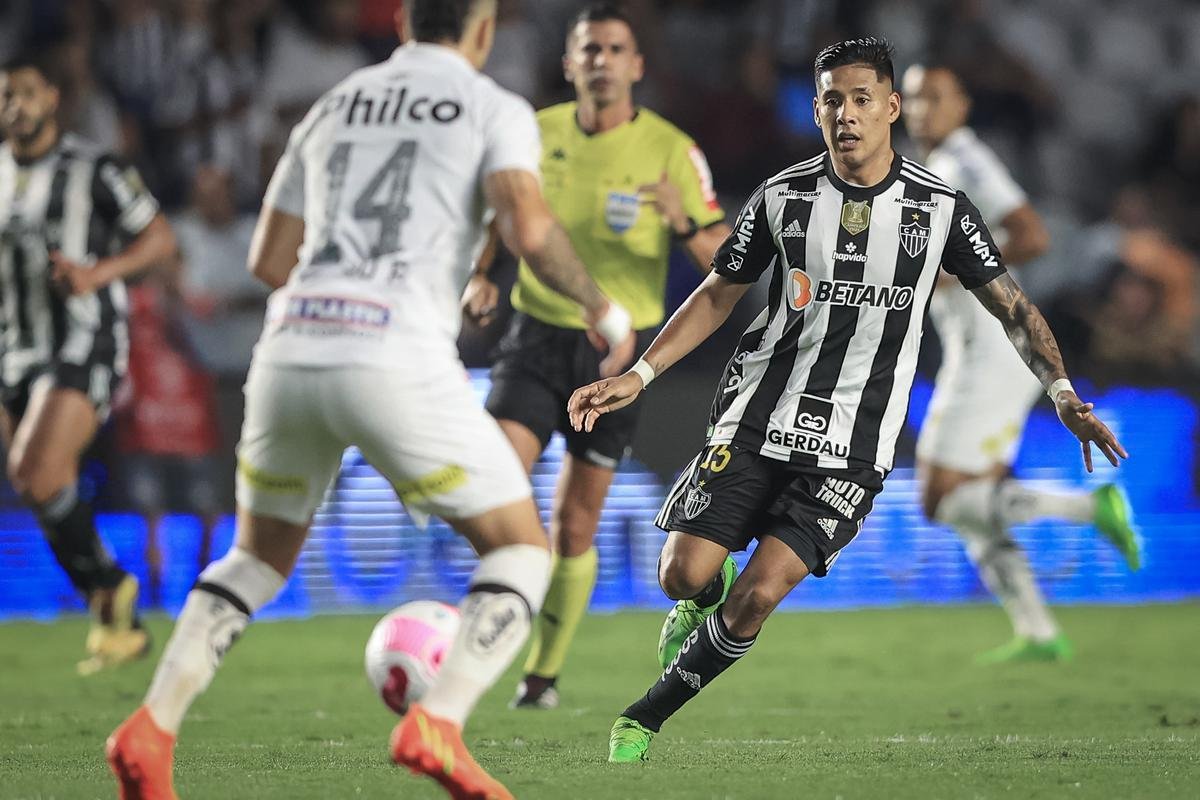 Fotos do jogo entre Santos e Atltico na Vila Belmiro, em Santos, pela 30 rodada do Campeonato Brasileiro