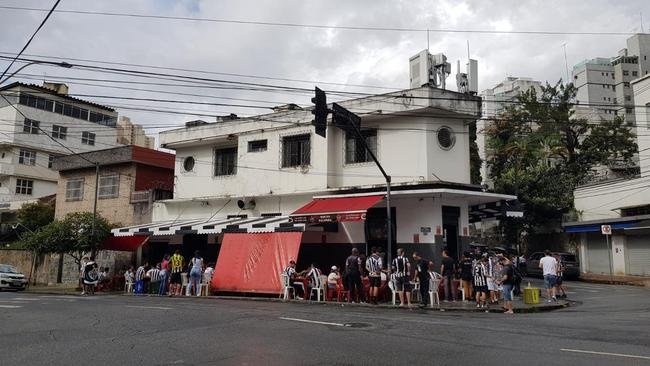 No Bar do Salomo, em BH, atleticanos comemoram o gol de Nacho Fernndez na final da Supercopa do Brasil, sobre o Flamengo: 1 a 0 para o Galo