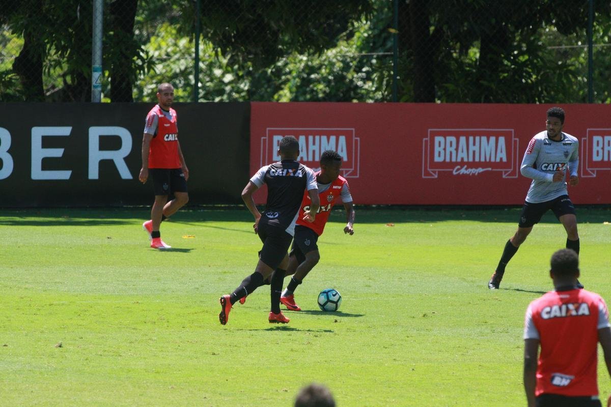 Elenco atleticano treinou, nesta quarta-feira, na Cidade do Galo, visando ao confronto contra o Grmio