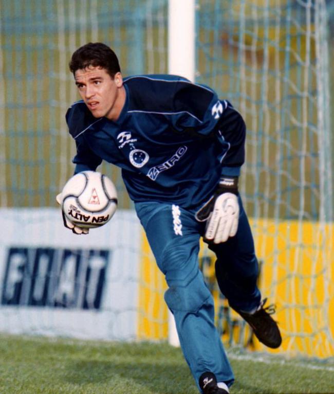 O goleiro Bosco foi comprado pelo Cruzeiro em 2001 por R$ 1,7 milho, mais o emprstimo de Paulo Isidoro ao Sport de Recife. Foi campeo da Copa Sul-Minas e do Supercampeonato Mineiro.