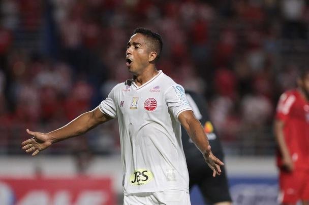 Luanderson abriu o placar pala o Náutico ainda no primeiro tempo do jogo, no Rei Pelé. O CRB virou, fez 2 a 1, mas o Náutico buscou o resultado com gols de Jorge Henrique e Jean Carlos, que marcou o terceiro de falta já nos acréscimos.