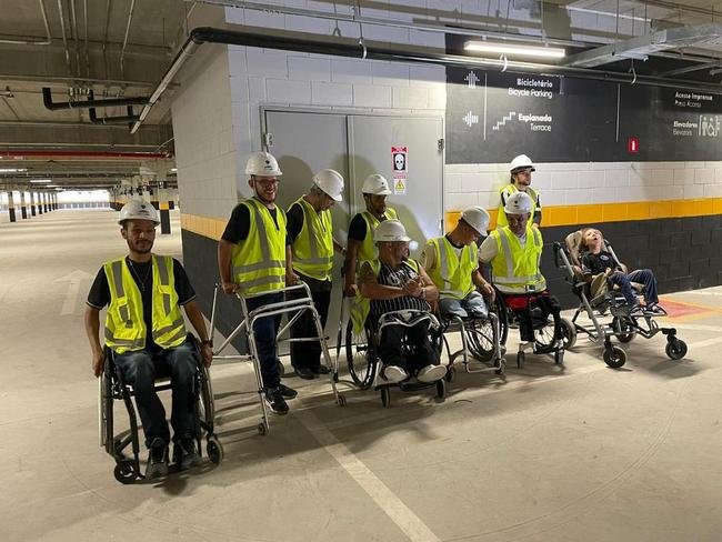 Fotos da visita feita por pessoas com deficincia na Arena MRV, nesta quinta-feira (9/2)
