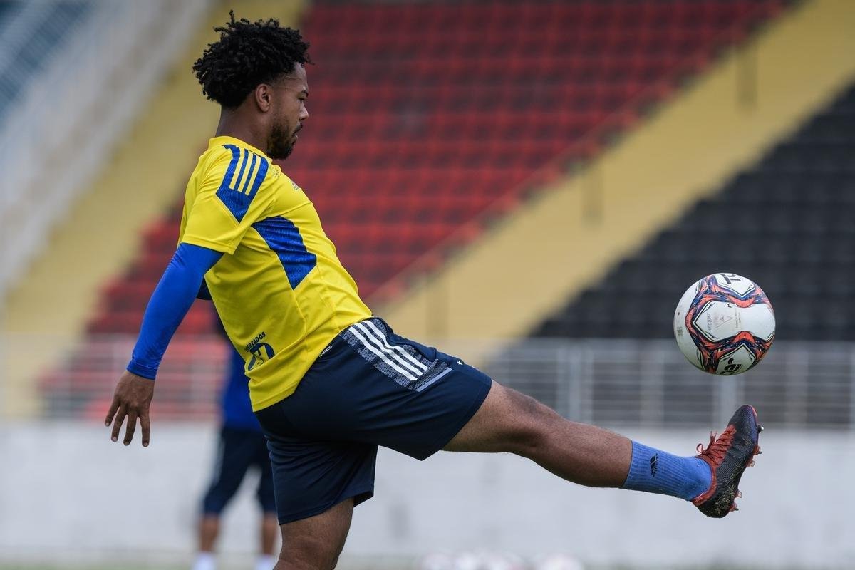 Fotos do treino do Cruzeiro no estdio Melo, em Varginha, na manh deste sbado (03/04)