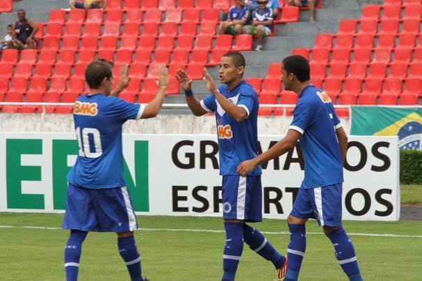 22/01/2012 - América 3 x 2 Cruzeiro - Amistoso - Wellington Paulista marcou o primeiro gol do time em 2012