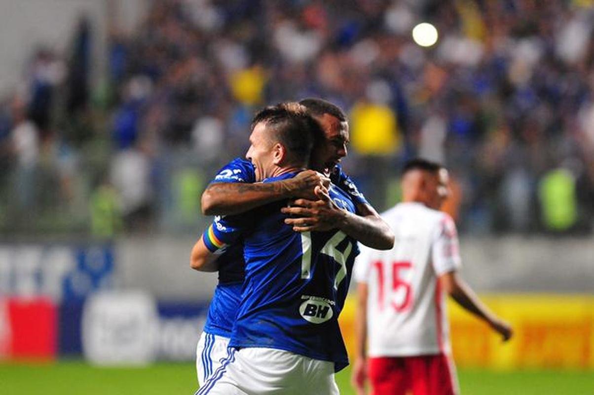 O Cruzeiro goleou o Nutico por 4 a 0 no Independncia, em Belo Horizonte, na 26 rodada da Srie B
