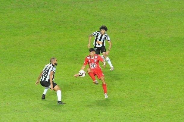 No segundo tempo, Atltico pressionou o Unin La Calera e chegou ao gol com Alerrandro: 1 a 0