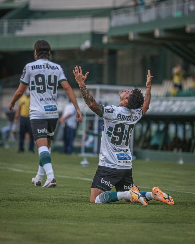 17 lugar - Coritiba - 1 vitria, 2 empates e 3 derrotas (5 pontos e -2 gols de saldo)