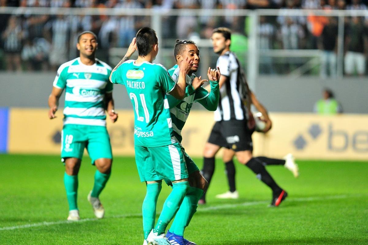 Lances do primeiro tempo de Atltico x La Equidad, no primeiro tempo