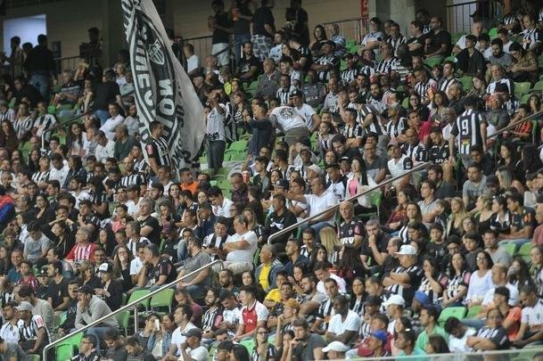 Torcedores de Atltico e Flamengo compareceram ao Horto nesta noite de sbado para assistir ao confronto entre os tradicionais rivais