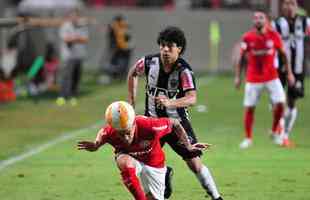 Internacional - Em 2015, o Atltico enfrentou o Internacional nas oitavas de final. No Independncia, empate por 2 a 2. No Beira-Rio, vitria do Colorado por 3 a 1 e eliminao alvinegra.