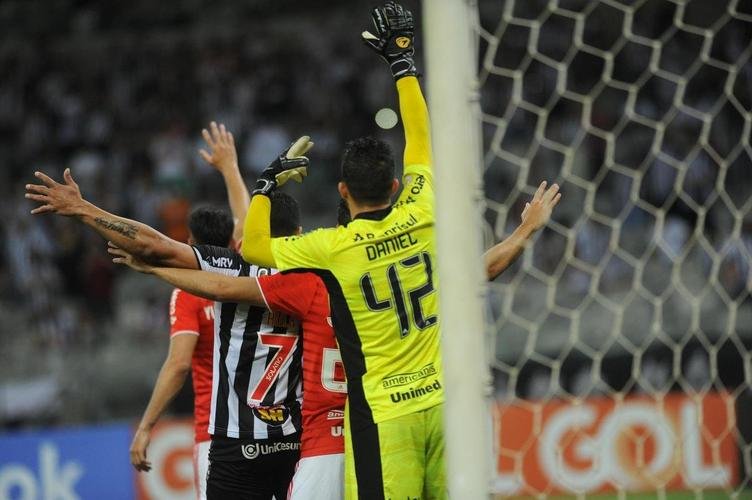 Veja as fotos do confronto entre Atltico x Internacional, no Mineiro, pela 23 rodada da Srie A