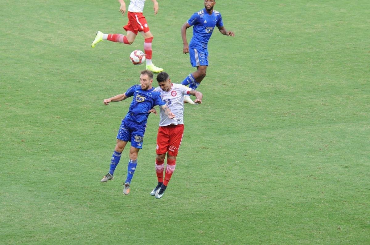 Fotos do empate por 0 a 0 entre Cruzeiro e Tombense, no Mineiro, em Belo Horizonte, pela sexta rodada do Campeonato Mineiro de 2021. Goleiro cruzeirense Fbio pegou um pnalti cobrado por Paulinho Dias e evitou o revs.