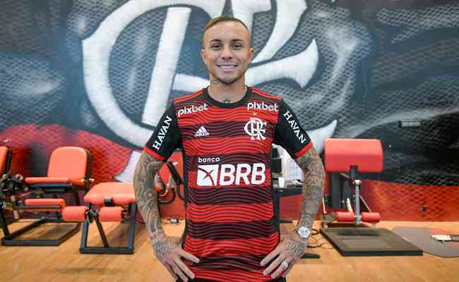 Everton Cebolinha anunciado com a camisa do Flamengo