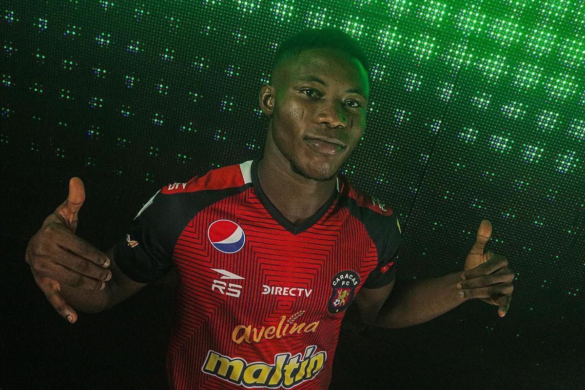 Ade Oguns, atacante (Caracas, da Venezuela)