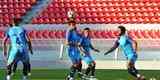 Fotos do treino do Cruzeiro no estdio Libertadores de Amrica, casa do Independiente, em Avellaneda. Time celeste fechou preparao para o jogo contra o Racing, s 21h30 desta tera-feira, no El Cilindro, pela primeira rodada do Grupo 5 da Copa Libertadores (Ramon Lisboa/EM D.A Press)