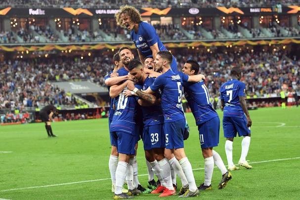 Com direito a um show de Hazard no segundo tempo, quando o craque belga marcou dois gols e ainda deu assistncia para Pedro balanar as redes, o Chelsea goleou o Arsenal por 4 a 1, nesta quarta-feira, no estdio Olmpico de Baku, no Azerbaijo, e conquistou o seu segundo ttulo da Liga Europa