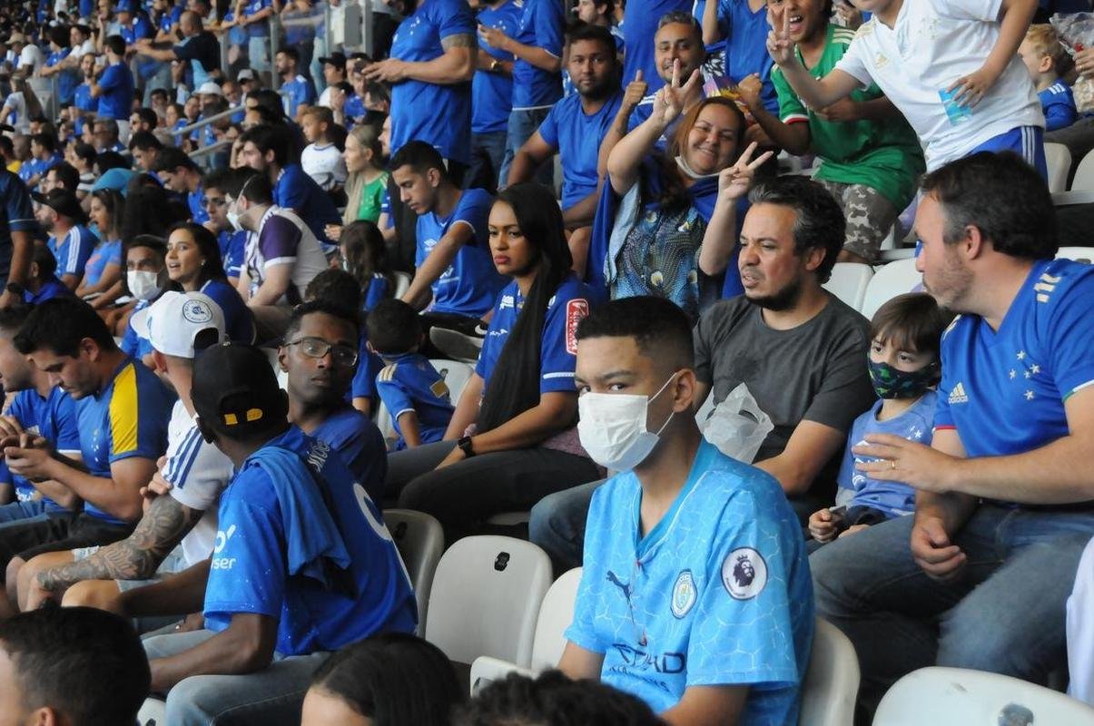 Fotos da torcida do Cruzeiro, no Mineiro, na partida contra a Ponte Preta pela 13 rodada da Srie B do Campeonato Brasileiro. Mineiro recebeu grande pblico mais uma vez