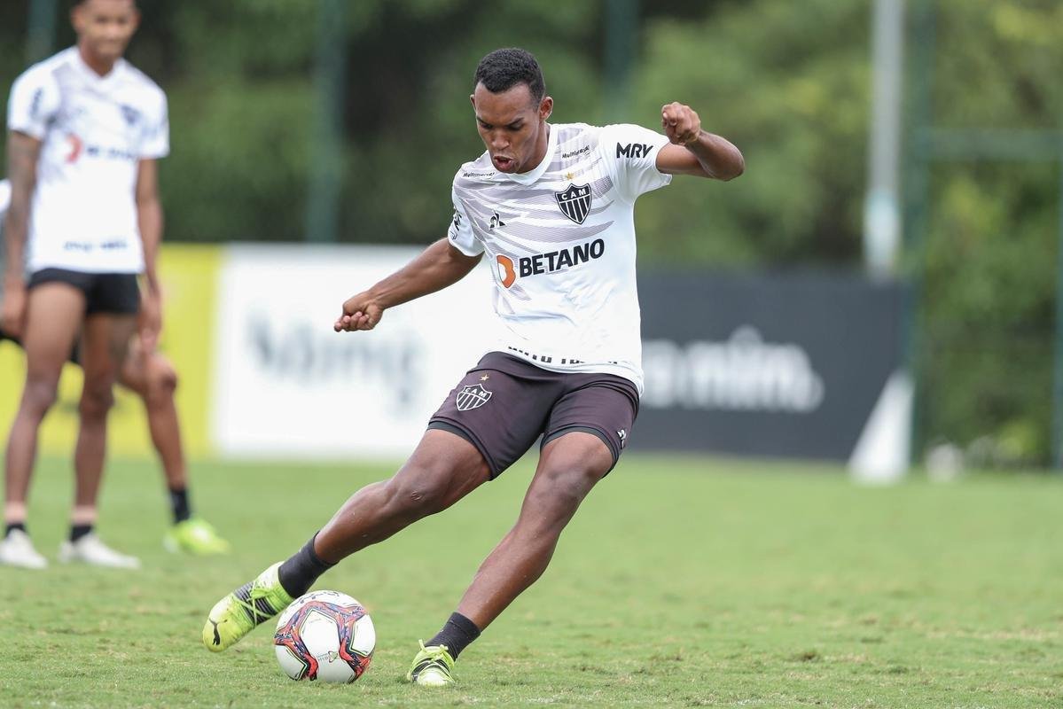 Fotos do treino do Atltico neste sbado, o ltimo de Victor no clube