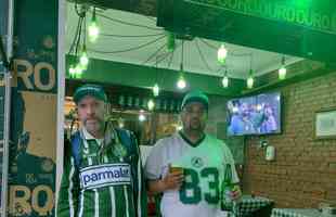 Mesmo com o Allianz Parque fechado para o pblico, o entorno do estdio do Palmeiras reuniu muitos torcedores que vo acompanhar a semifinal contra o Atltico em bares e restaurantes (Tlio Kaizer/EM/D. A Press)