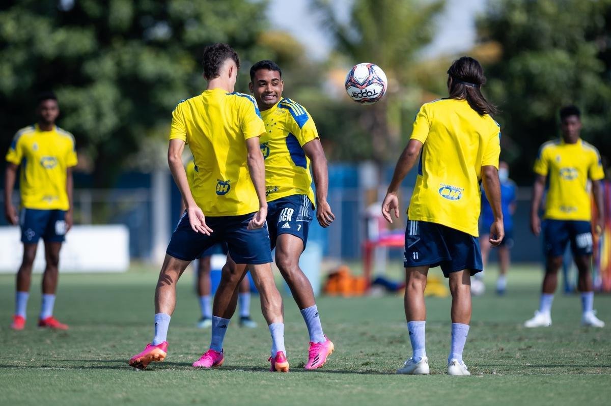 Cruzeiro precisa vencer o Amrica por dois gols de diferena para ir  final do Mineiro 